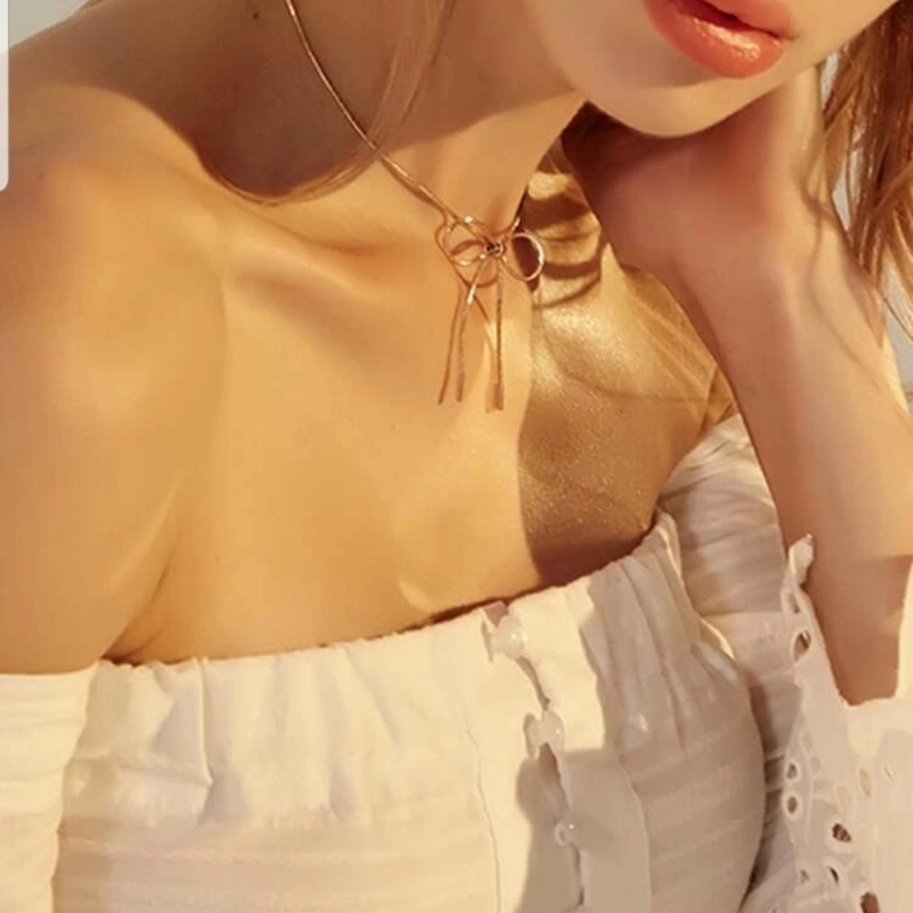 *Jillian* Bow Tie Necklace - Picture 6 of 7